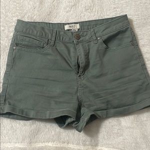 Forever 21 short